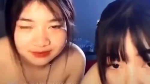 คลิปหลุดไลฟ์สดสองสาวไทย หีเนียนนมโตช่วยตัวเองยั่วเย็ดกันในห้องนอน ครางเสียวดังลั่นนวดนมบีบหีตัวเองอย่างเสียว จัดเต็มแบบไม่ยั้งจนน้ำเงี่ยนแตกกระจาย
