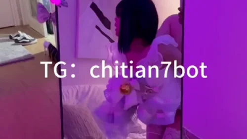 Onlyfans chitian7bot สาวจีนหน้าเด็กใส่ชุดคอสเพลย์ โม๊กควยแฟนในห้องนอน ครางเสียวขณะถูกเย็ดคาชุด แล้วคุกเข่าอมควยจนน้ำแตกเต็มปาก