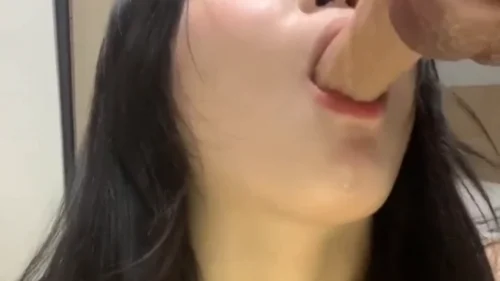 คลิปหลุด Onlyfans yumi_03 น้องยูมิผิวขาวน่ารักช่วยตัวเองอมควยปลอมก่อนแฟนเย็ดหีสดหีเนียน ครางเสียวร้องลั่นในห้องนอน จนน้ำแตกในเต็มรูหี