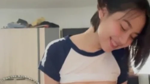 คลิปหลุดโอนลี่แฟน kainaoa น้องไข่เน่า วัยรุ่นไทยนมโตยั่วเย็ดคาชุดพละตั้งกล้องห้องนอน เย็ดสดครางเสียวหีเปียกน้ำเงี่ยน แตกเต็มเตียง