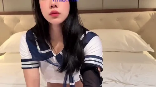 คลิปหลุด Onlyfans tinaislove สาวไทยตัวเล็กนั่งอมควยแฟนดูดเสียว ก่อนขึ้นขย่มเย็ดหีรัวแรงบนเตียงบ้าน เย็ดจนครางเสียว น้ำเงี่ยนแตกเต็มรูหี